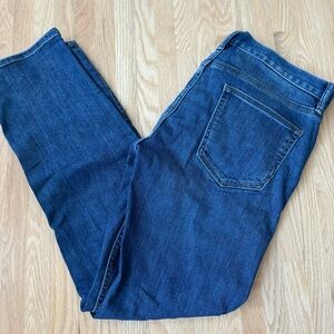 Banana Republic slim fit Traveler faded medium wash men’s jeans.